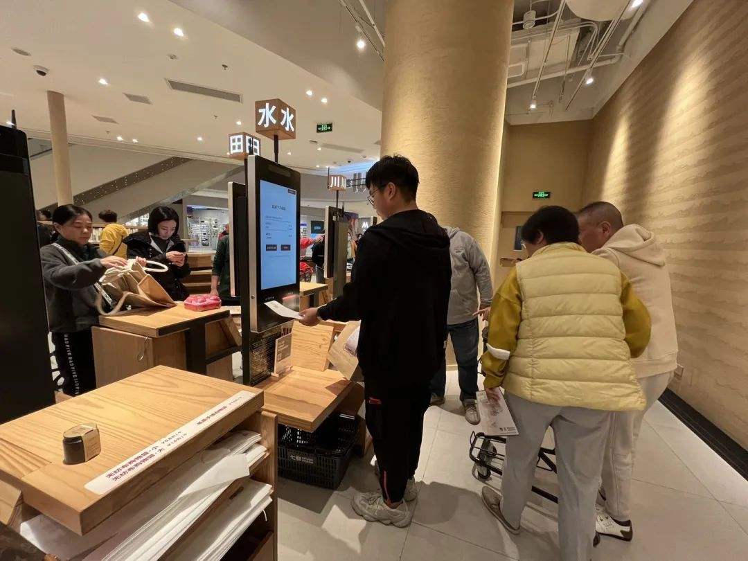 MUJI saves on labor costs by using kiosks